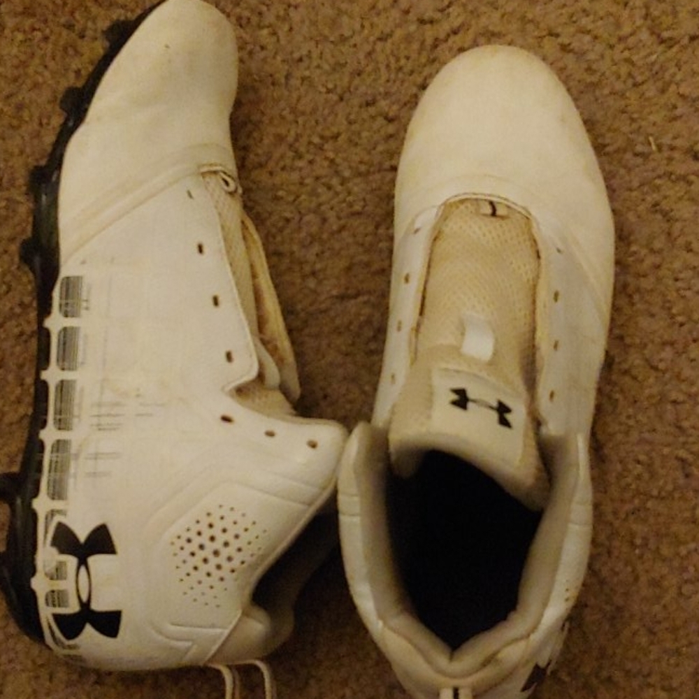 Baseball cleats